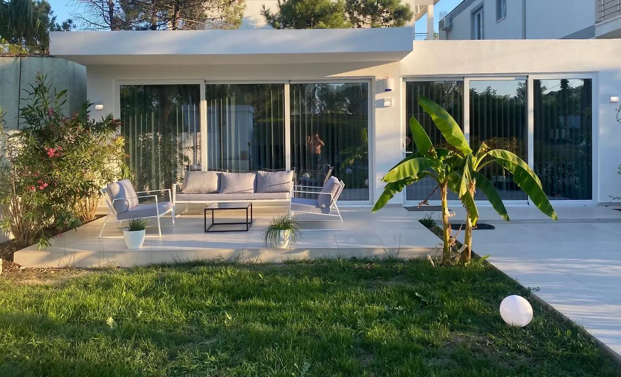 White Beach Villa - Luxury Velipojë