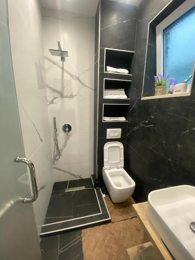 White Beach Villa - Luxury Velipojë